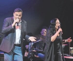 Frank Ceara y Adalgisa Pantaleón llevan la magia de “Íntimo” al corazón de Santiago