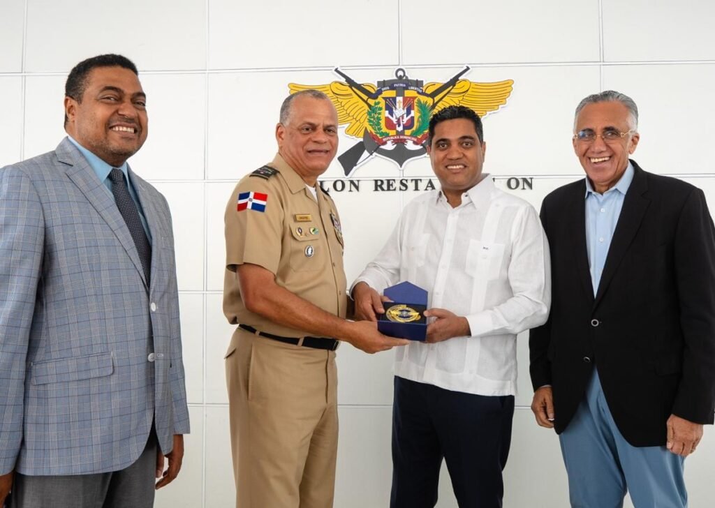 MIDE rinde honores a los héroes militares y policiales de los Juegos Santo Domingo 2026