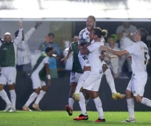 Neymar Jr. brilla con el Santos y encamina el pase a cuartos de final en la Sudamericana