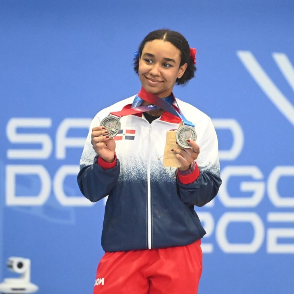 Fransheska Matías brilla con doble medalla de plata en la halterofilia de los Juegos Santo Domingo 2026